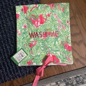 Lilly Pulitzer “Wash me/Wear me” laundry bag, NWT